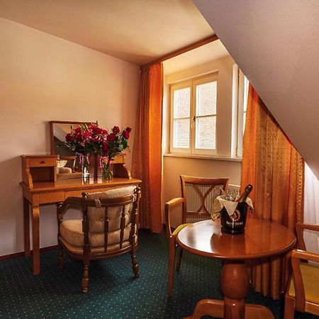 Zamecky Hotel Metternich Velka Hledsebe Ngoại thất bức ảnh
