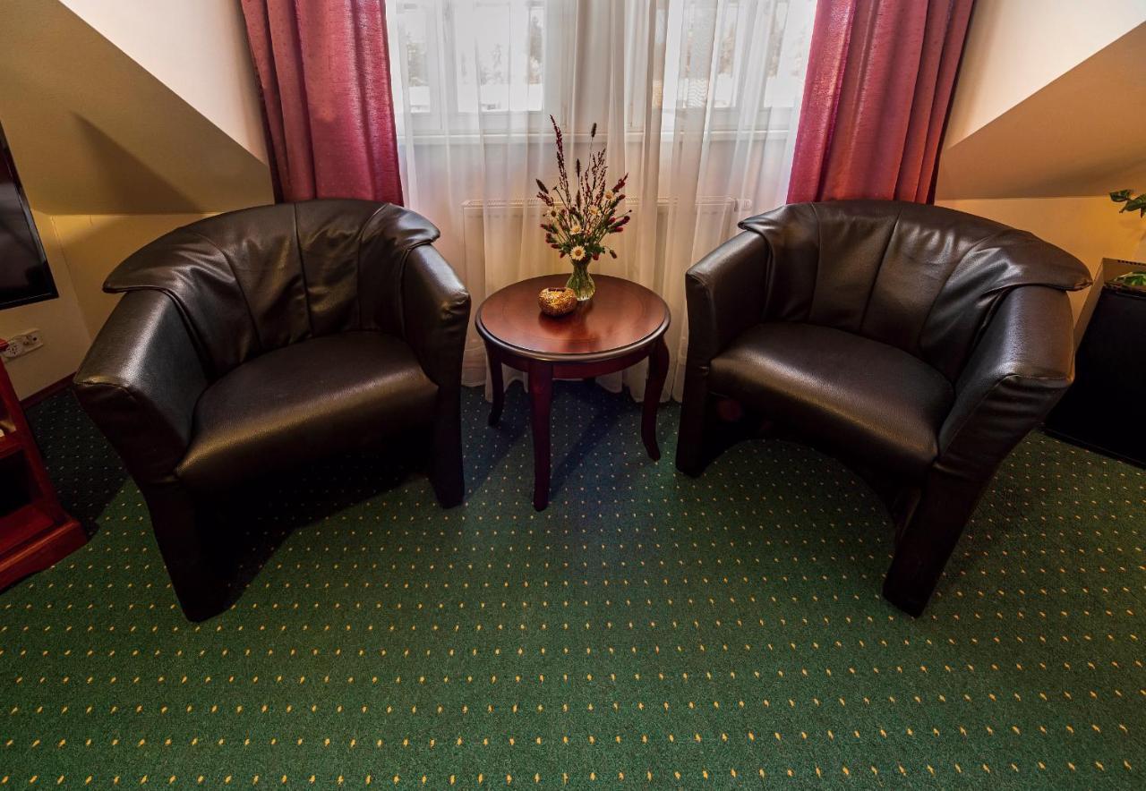 Zamecky Hotel Metternich Velka Hledsebe Ngoại thất bức ảnh