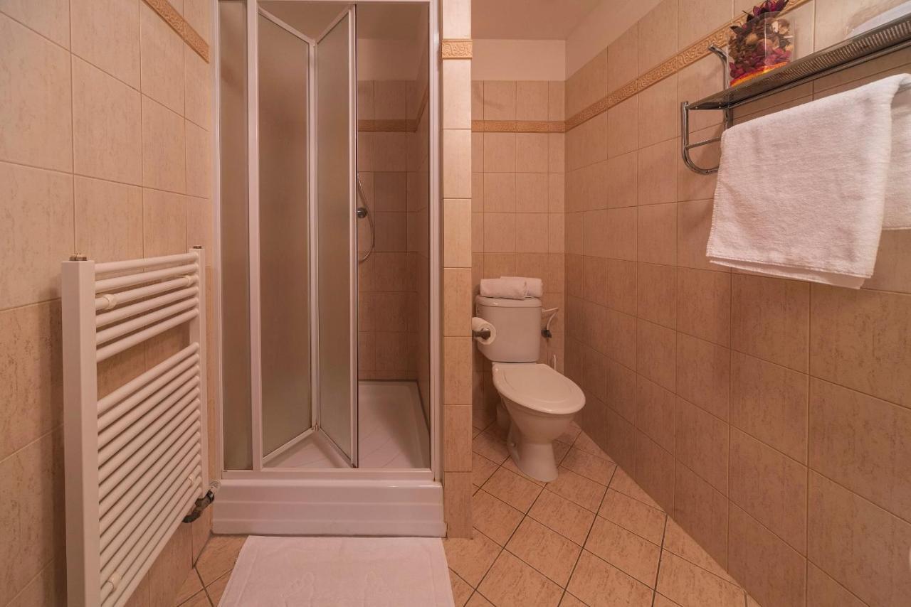 Zamecky Hotel Metternich Velka Hledsebe Ngoại thất bức ảnh
