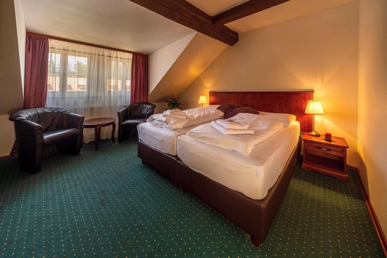 Zamecky Hotel Metternich Velka Hledsebe Ngoại thất bức ảnh